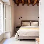 Velo Vern 1- Beautiful New 2 Bed Ensuite Appartement *